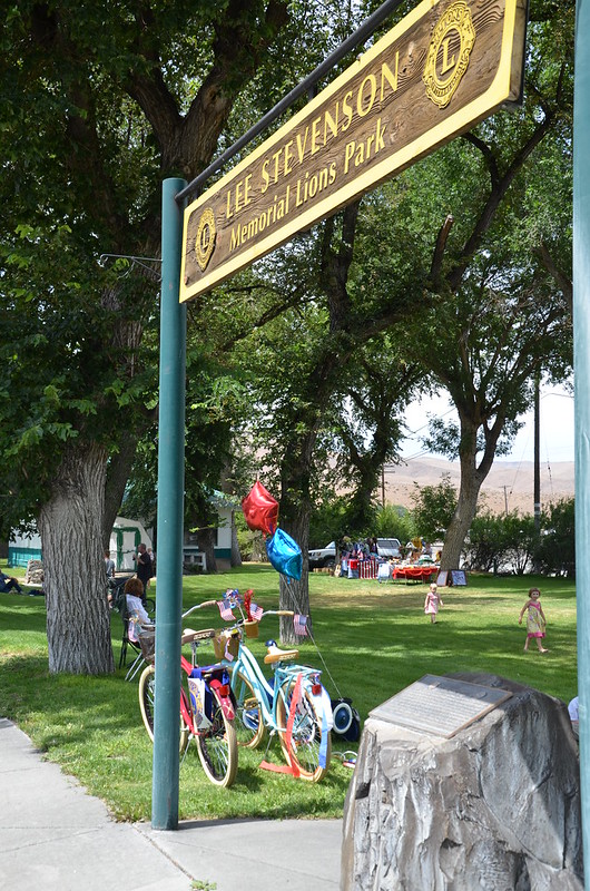 entry way to Huntington Lions Park with sign overhead and decorated bycicle leaning on the sign post